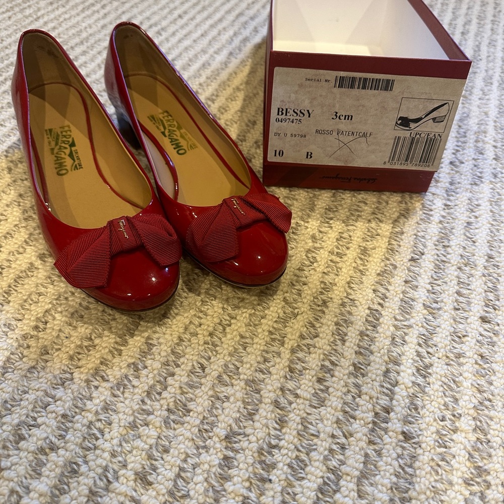 Patent red FERRAGAMO low heel, size 10 - Picture 4 of 5
